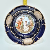 Cseh Alt Wien antik jelenetes, kékmázas, aranyozott porcelán dísztányér (2496)