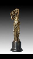 Korsós lany bronz szobor