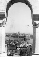 099 - Running postcard, Budapest - view from the fisherman's bastion to a bridge that no longer exists