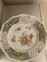 Dresden vagy Schumann áttört porcelán tányér.