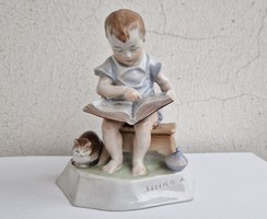 Sinkó Zsolnay porcelán olvasó fiú cicával