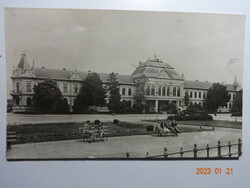 Old postcard: Hajdúböszörmény, council house (1957)
