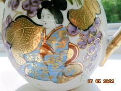 Gold enamel hand painted mythical öriás kyoho grape pattern and life portrait antique Japanese tea pourer