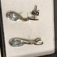 Aquamarine stone earrings with small glasses