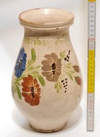 "Domonyi Pál, Szarvasi emlék" jelzett színes virágmintás fehérmázas népi kerámia tejes köcsög (2509)