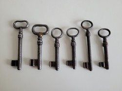 6 db régi vintage kovácsoltvas kapu ajtó vas kulcs