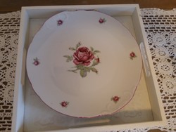 Serving plate with a rose pattern