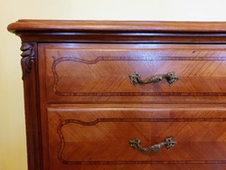 Renovated chest of drawers with an antique effect