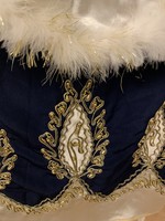 Gyönyörű színházi filmes kellék királyi palást valódi prémes selyem hímzett gyöngyözött
