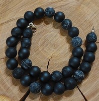 Special matt cracked onyx necklace with silver fittings