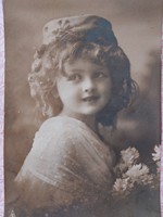 Régi képeslap 1910 fotó levelezőlap kislány