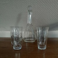 4953 - Régi borosüveg 4 pohárral ( metszett)