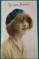 Antik színezett  képeslap fotó levelezőlap egy hölgy szép mosollyal