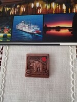 British Columbia kincsei  képes könyv, angol nyelvű + 1 db réz / bronz kanadai medvés hűtőmágnes