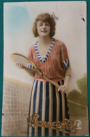 Antik színezett  képeslap fotó levelezőlap egy hölgy teniszütővel, sport