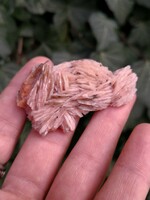Rózsaszín barit kristály