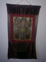 ANTIK TIBETI BUDDHISTA THANGKA  KÉZMŰVES TEKERCSKÉP - SZANSZKRIT JELEKKEL SZIMBÓLUMOKKAL kb 200 éves