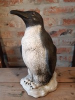 Kompozit pingvin szobor