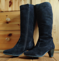 Classic black suede boots with medium high heels - size 36