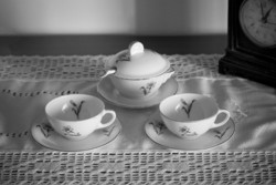 Drasche kávés csészék, fedeles cukortartóval és eredeti porcelán kanállal, a háború előttről.