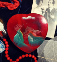 Heart-shaped painted - lacquered Japanese wooden box