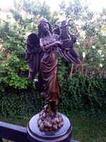 Zenélő angyal - bronz szobor