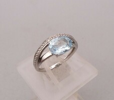 Gyémántokkal-topáz kővel 14 kr. fehérarany gyűrű