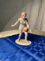 Kőbányai porcelángyár röplabdázó porcelán figura 19 cm.
