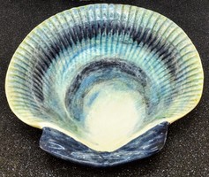 Ceramic shell-shaped tray