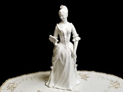 Hollóházi fehér porcelán barokk ruhás nő tükörrel 27 cm magas