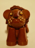 Ceramic lion by Gyula Kovács.