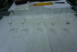5 Pcs. A leaf-patterned glass goblet is sold together.