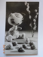 Mesefigurás húsvéti képeslap - Cicamica (Futrinka utca) - Bródy Vera bábterv