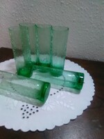 Zöld repesztett üveg poharak