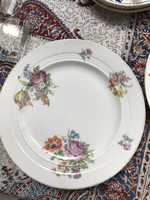 2 bent porcelain flat plates 24 cm with a beautiful bouquet of flowers