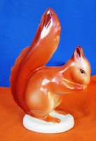 Régebbi Hollóházi porcelán mókus, 14 cm magas ,jelzett.