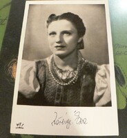 Printed signature of éva Szörényi on the photo postcard depicting her