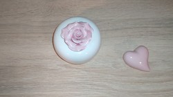 Rose decorated ceramic holder