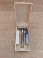 Retro marked gillette madein england razor in vinyl shaving box with blades together