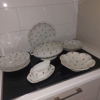 Mz porcelain tableware is incomplete