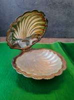 Shell-shaped caviar holder with glass insert