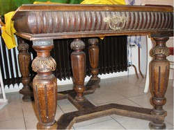 Antique table for 8 people with curio oak base and baluster legs