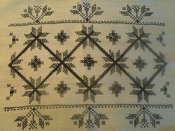Old embroidered decorative cushion cover