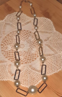 Design, women's pearl necklace