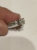 Mutatós brilliáns gyűrű szép eredeti állapotban eladó!Ara:150.000.-