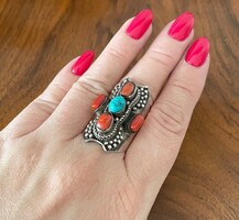 Showy silver ring with turquoise and coral stones - 925