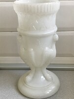 Viktoriánus opálüveg váza griffmadarakkal, Edward Moore tervezés, 25,5 cm magas