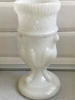 Viktoriánus tejüveg váza griffmadarakkal, Edward Moore tervezés, 25,5 cm magas