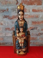 Mária a kisdeddel festett fa szobor
