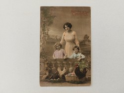 Régi húsvéti képeslap fotó levelezőlap hölgy gyerekek csirke tojás